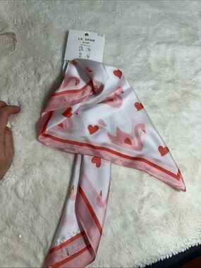 La Seine heart swan scarf